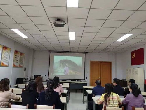 圖書館資源建設部 信息咨詢部和系統網絡部聯合黨支部組織學習張富清 黃文秀先進事跡主題教育活動