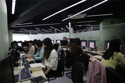上海服裝設(shè)計(jì)培訓(xùn)實(shí)戰(zhàn)教學(xué) 技能 學(xué)歷 推薦就業(yè)